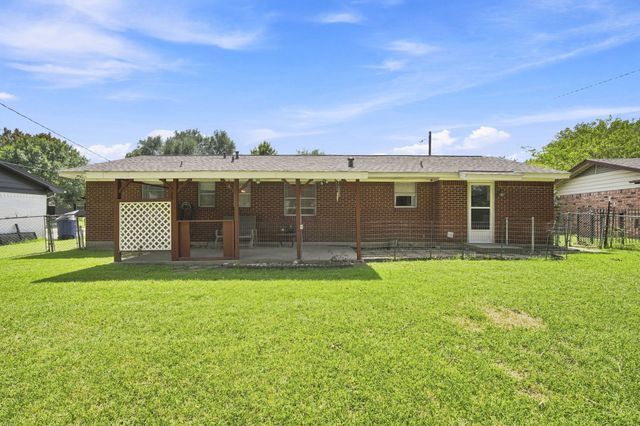 1420 Austin Drive, Ennis, TX 75119