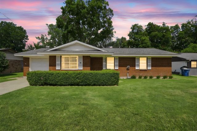1420 Austin Drive, Ennis, TX 75119