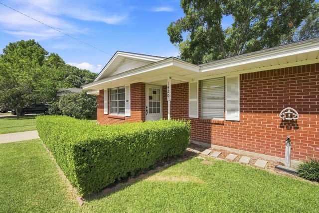 1420 Austin Drive, Ennis, TX 75119