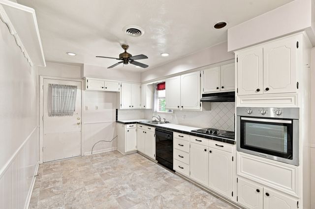 1420 Austin Drive, Ennis, TX 75119