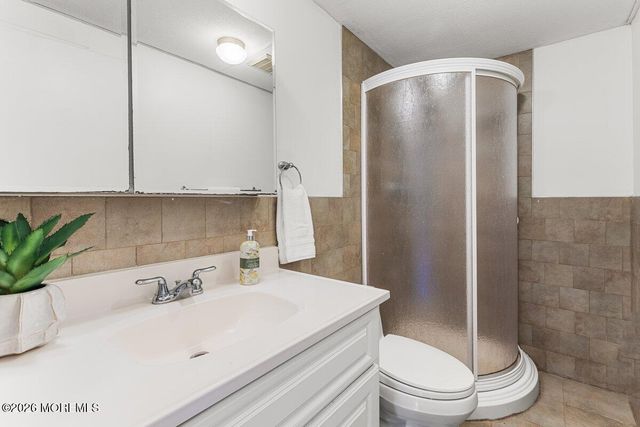 2 Cedar Court, Manalapan, NJ 07726