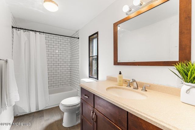 2 Cedar Court, Manalapan, NJ 07726