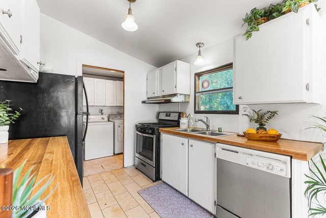 2 Cedar Court, Manalapan, NJ 07726