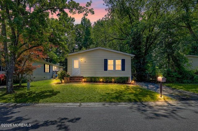 2 Cedar Court, Manalapan, NJ 07726