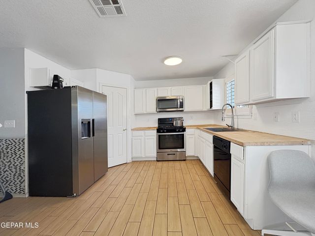 6121 CAROLE JESCHKE Court, El Paso, TX 79924