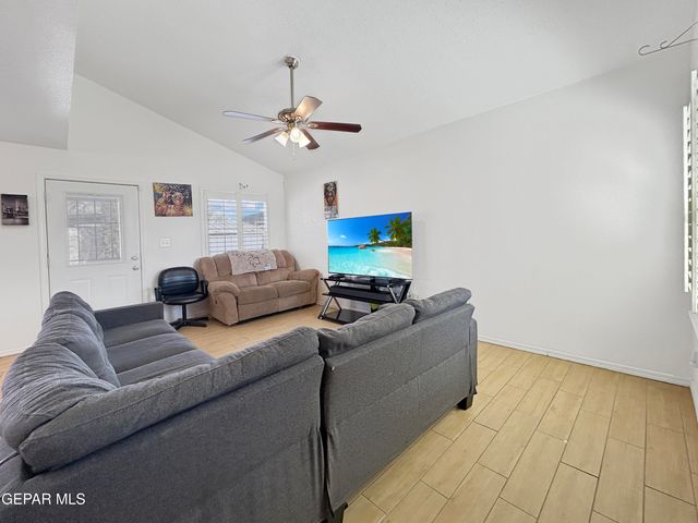 6121 CAROLE JESCHKE Court, El Paso, TX 79924