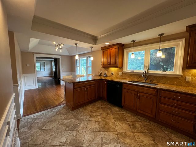 253 Arch Road, Avon, CT 06001