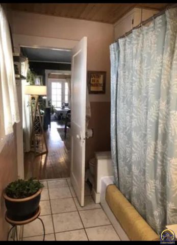 1116 SW Taylor ST, Topeka, KS 66612