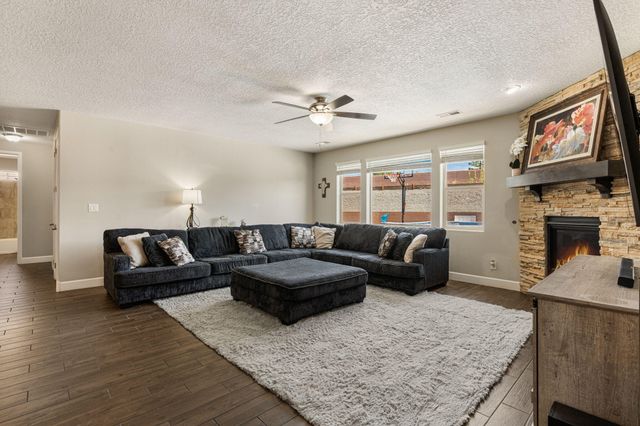 5625 Pikes Peak Loop NE, Rio Rancho, NM 87144