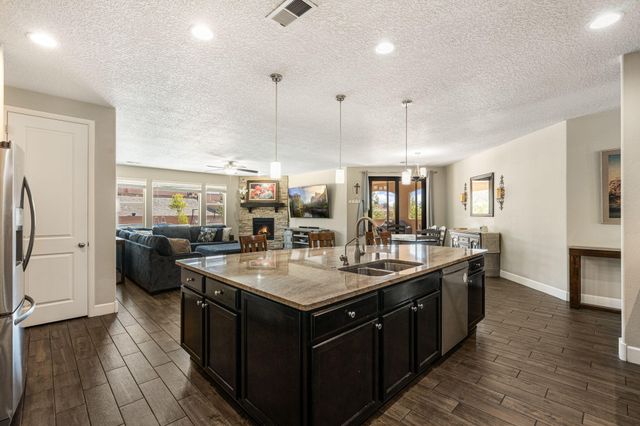 5625 Pikes Peak Loop NE, Rio Rancho, NM 87144