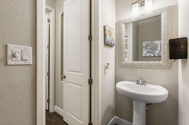 5625 Pikes Peak Loop NE, Rio Rancho, NM 87144