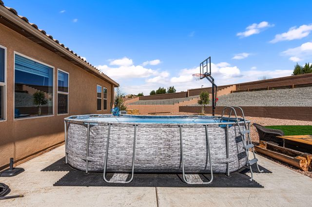 5625 Pikes Peak Loop NE, Rio Rancho, NM 87144