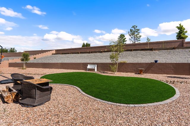 5625 Pikes Peak Loop NE, Rio Rancho, NM 87144