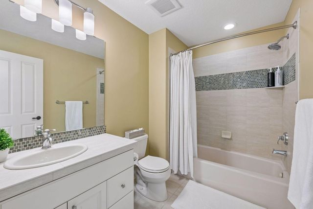 3667 Lerive Way, Chaska, MN 55318