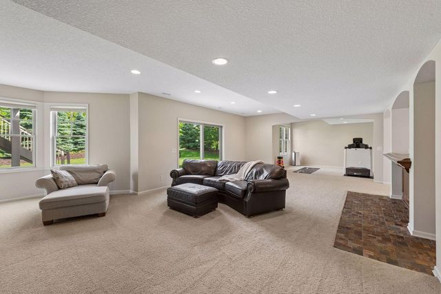 3667 Lerive Way, Chaska, MN 55318