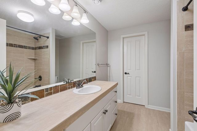 3667 Lerive Way, Chaska, MN 55318