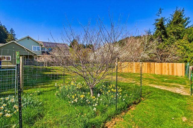 221 Russell Lane, Arcata, CA 95521