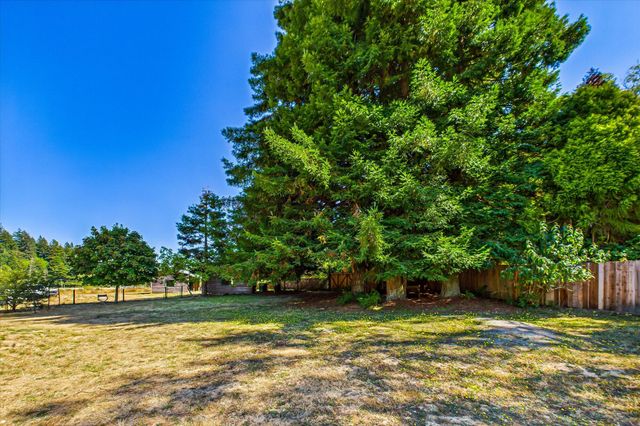 221 Russell Lane, Arcata, CA 95521