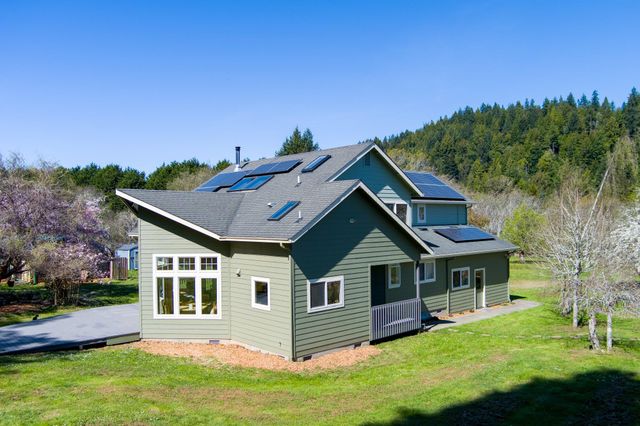 221 Russell Lane, Arcata, CA 95521