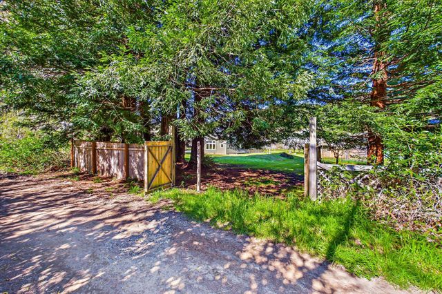 221 Russell Lane, Arcata, CA 95521