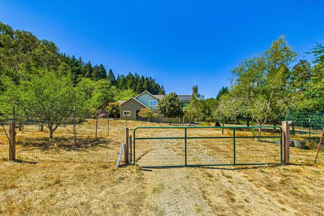 221 Russell Lane, Arcata, CA 95521