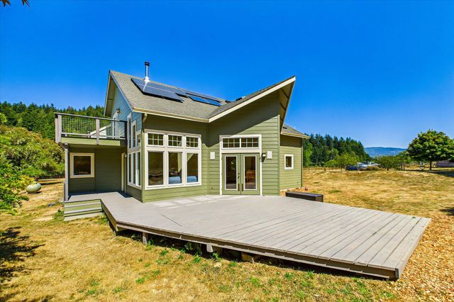 221 Russell Lane, Arcata, CA 95521