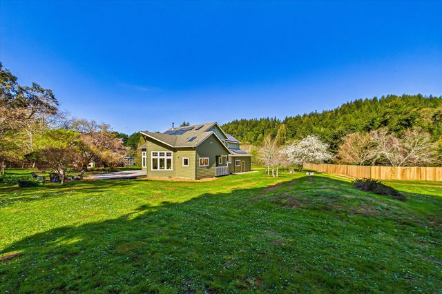 221 Russell Lane, Arcata, CA 95521