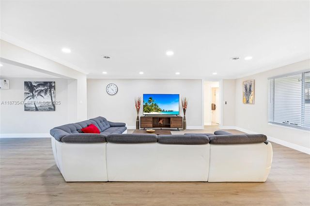 5740 NE 19th Avenue, Fort Lauderdale, FL 33308
