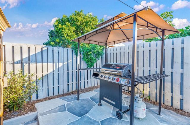 5740 NE 19th Avenue, Fort Lauderdale, FL 33308