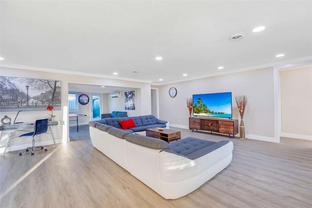 5740 NE 19th Avenue, Fort Lauderdale, FL 33308