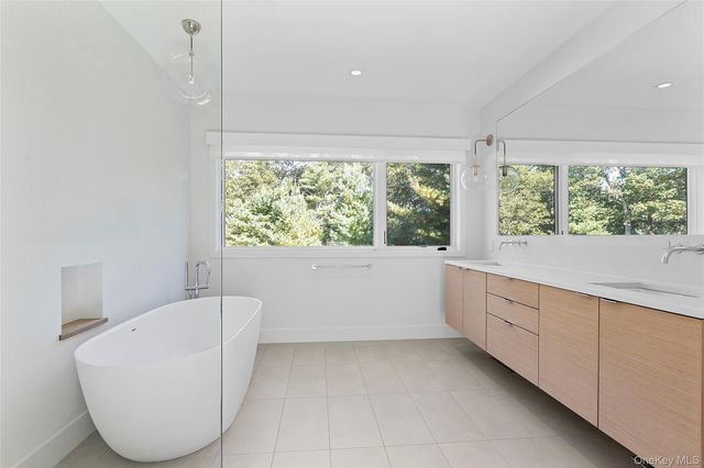 26 Alewive Brook Road, East Hampton, NY 11937