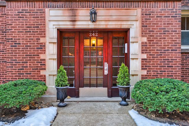 242 S MAPLE Avenue 3E, Oak Park, IL 60302