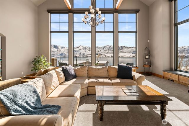 232 Crystal Drive, Chelan, WA 98816