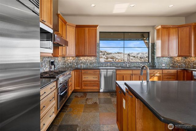 232 Crystal Drive, Chelan, WA 98816