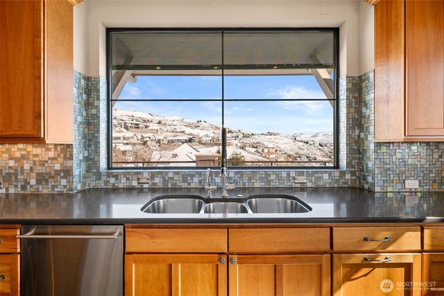 232 Crystal Drive, Chelan, WA 98816