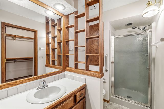 4406 99th Street, Urbandale, IA 50322