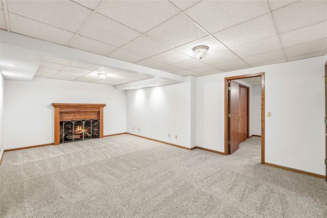 4406 99th Street, Urbandale, IA 50322