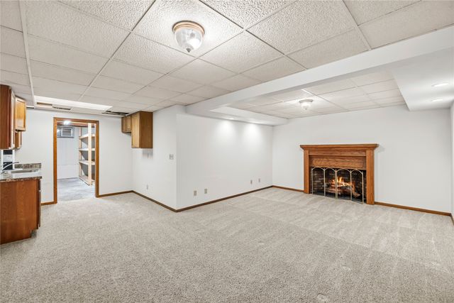 4406 99th Street, Urbandale, IA 50322