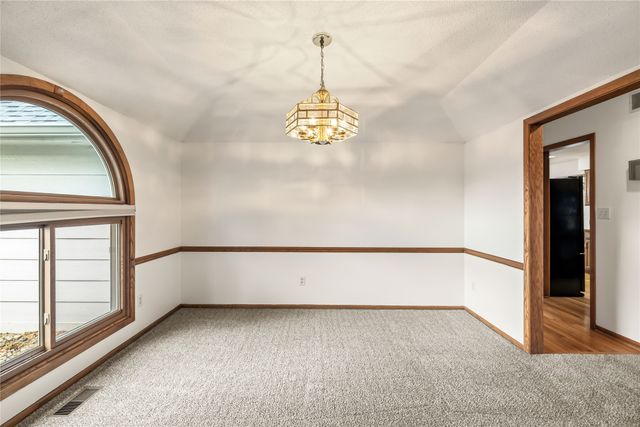 4406 99th Street, Urbandale, IA 50322