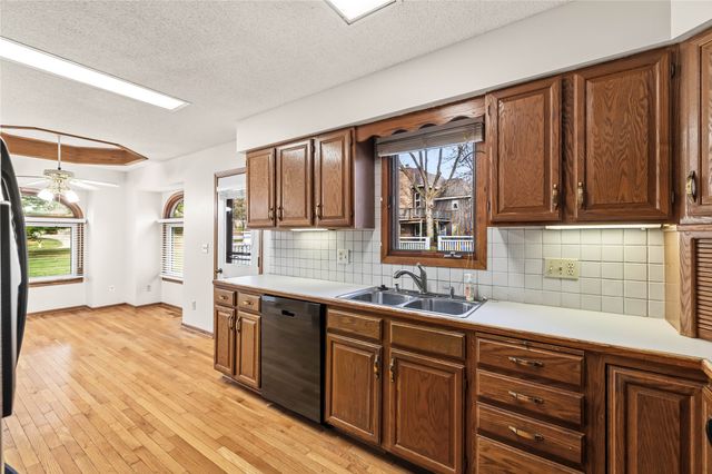 4406 99th Street, Urbandale, IA 50322