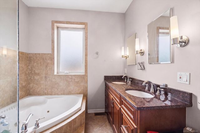 1730 S DES PLAINES Avenue 2, Chicago, IL 60616