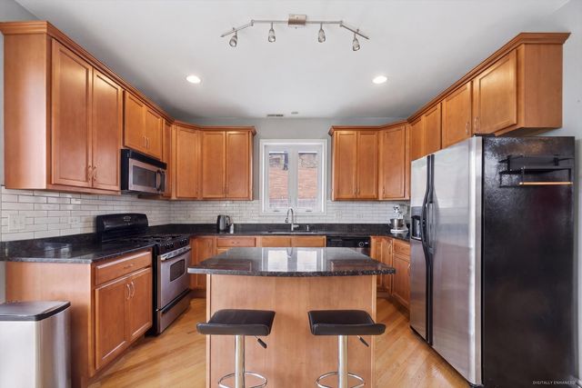 1730 S DES PLAINES Avenue 2, Chicago, IL 60616