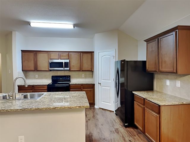 3025 Iris Drive, Lancaster, TX 75146