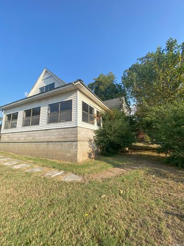 111 N 3rd Street, Black Rock, AR 72415