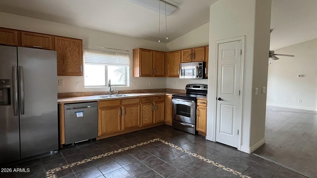 24013 N MOJAVE Lane, Florence, AZ 85132 — photo 5