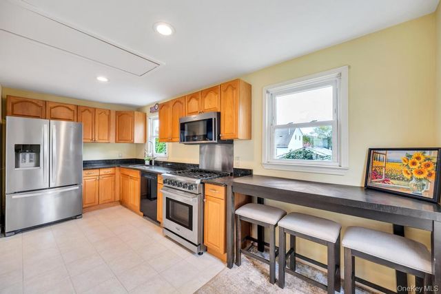 25 Cedar Road, Wading River, NY 11792