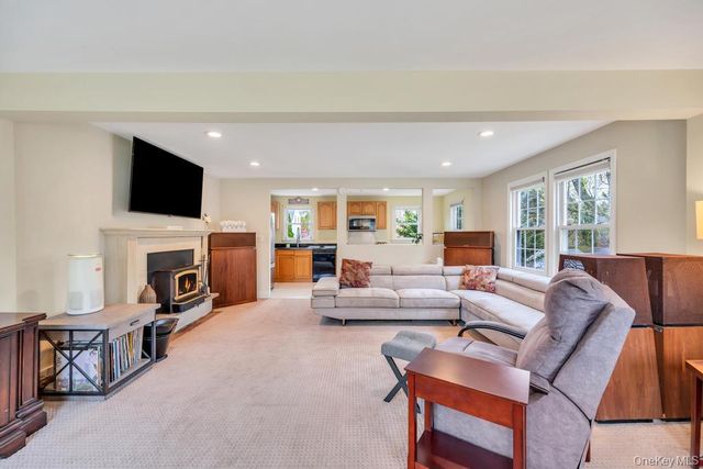 25 Cedar Road, Wading River, NY 11792