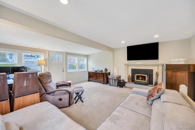 25 Cedar Road, Wading River, NY 11792