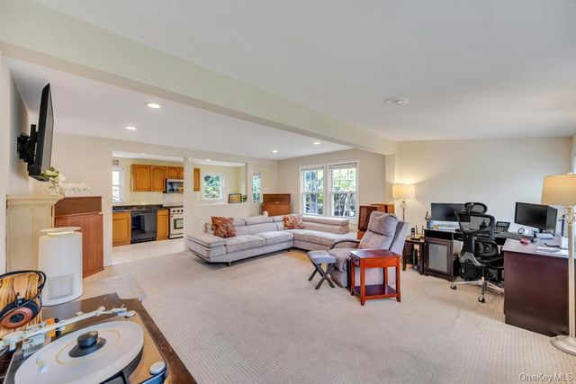 25 Cedar Road, Wading River, NY 11792