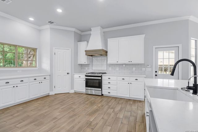 838 GEORG OAKS, Bulverde, TX 78163